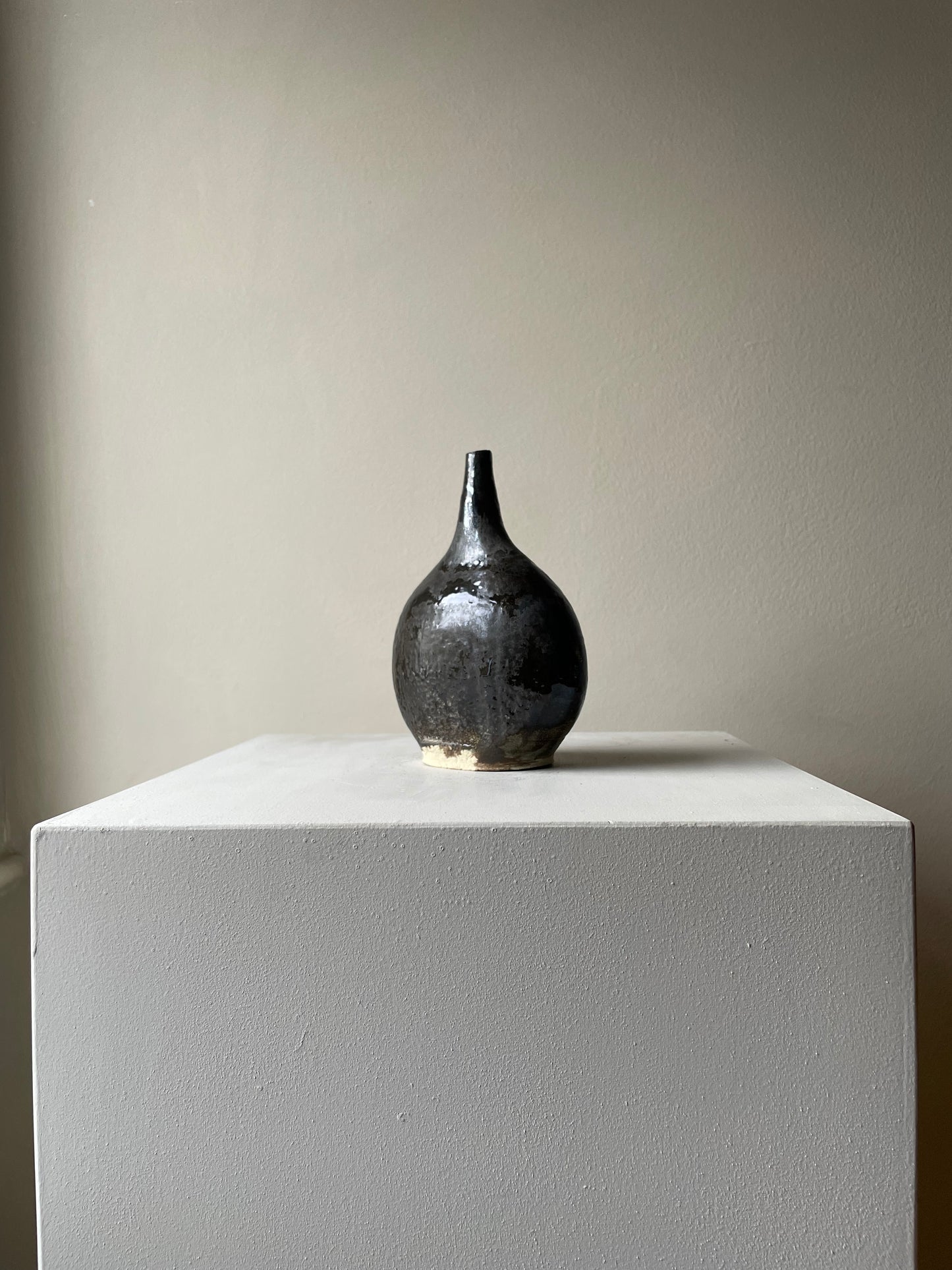 Dark Moly Mirror Vessel